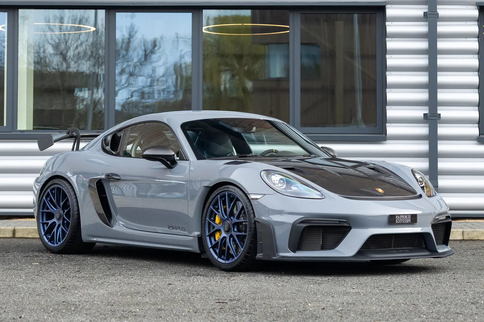 Porsche 718 GT4 RS front three-quarter view
