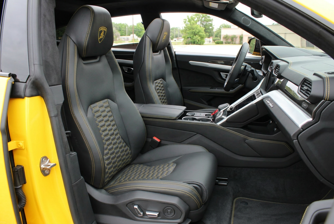 Lamborghini Urus interior cockpit view