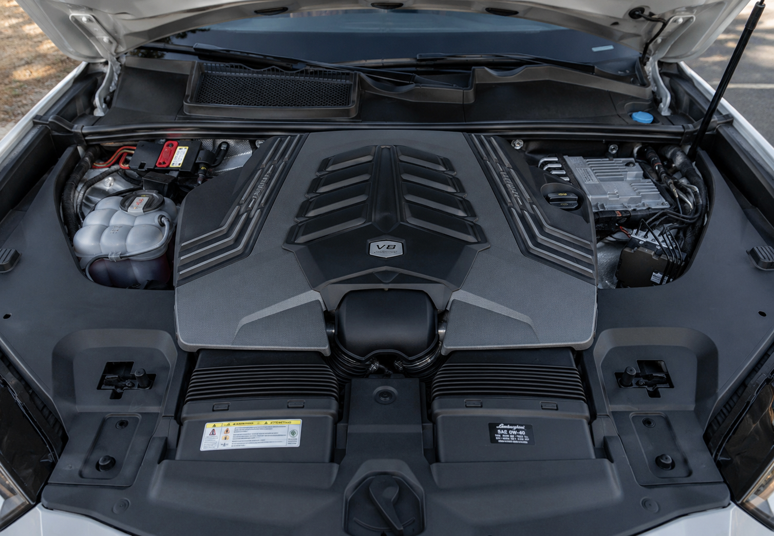 Lamborghini Urus V8 engine bay